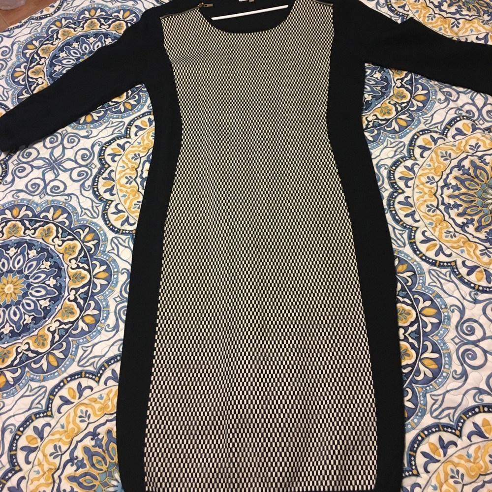 ✨✨✨Checkered black and white sweater dress✨✨